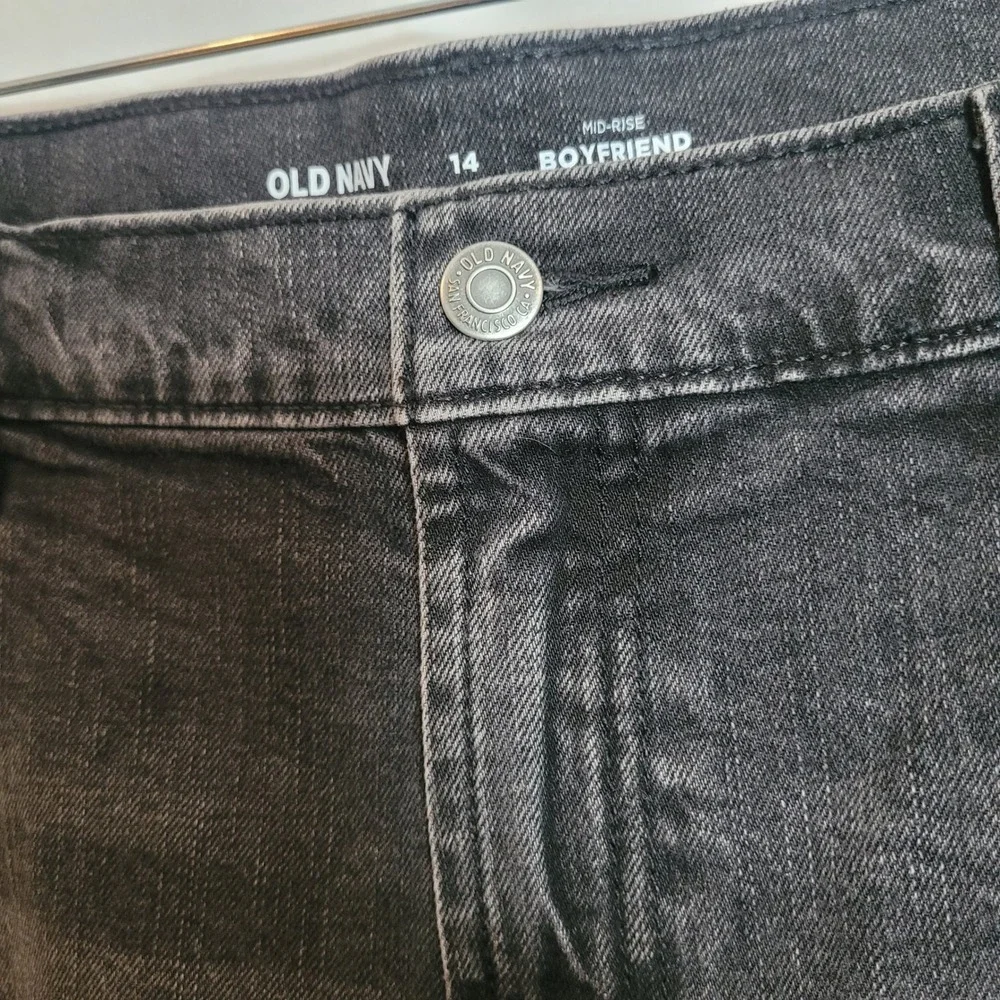 Old Navy Mid-Rise Boyfriend Denim Shorts Faded Black Raw Hem Women's Size 14 NEW